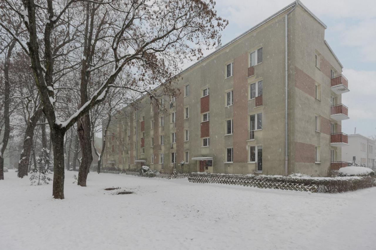 Warsaw Airport Studio Astronautow With Balcony By Renters Apartamento Exterior foto