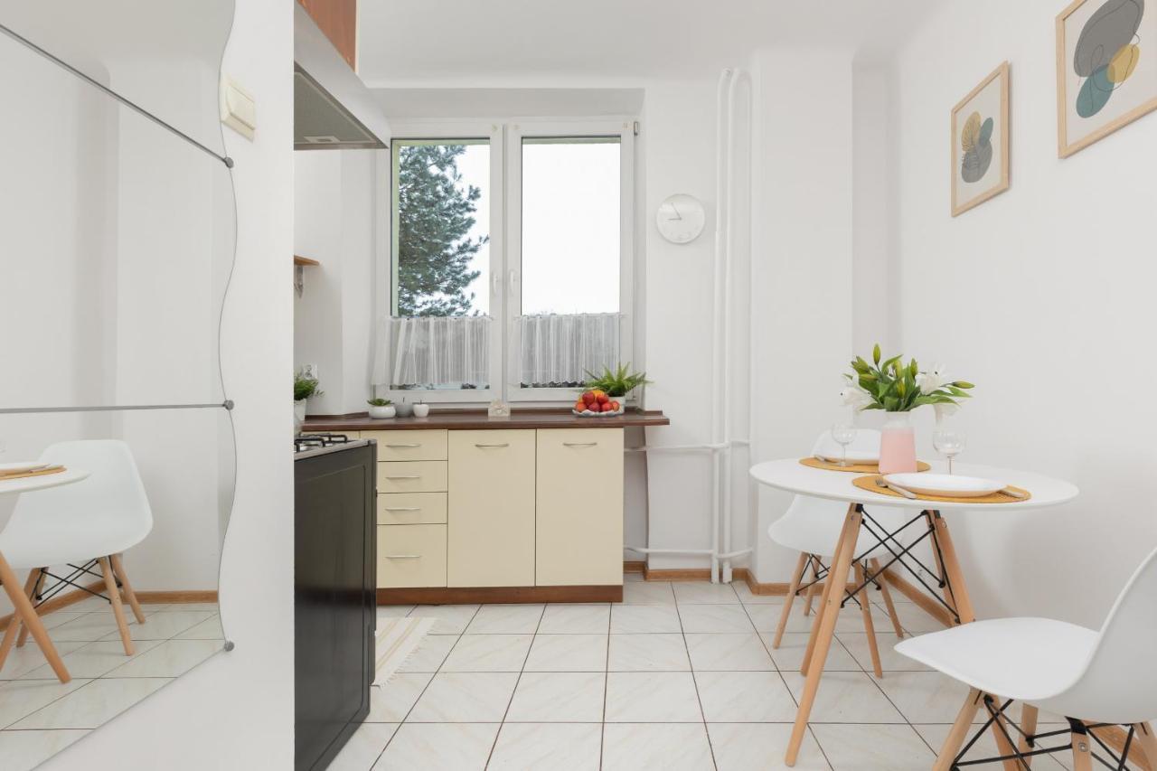 Warsaw Airport Studio Astronautow With Balcony By Renters Apartamento Exterior foto