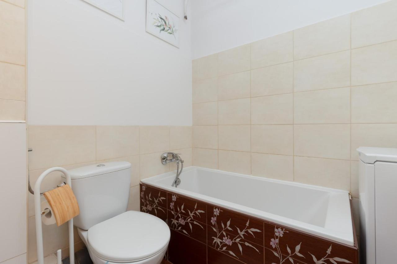 Warsaw Airport Studio Astronautow With Balcony By Renters Apartamento Exterior foto